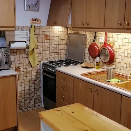 Adonis Guest house *